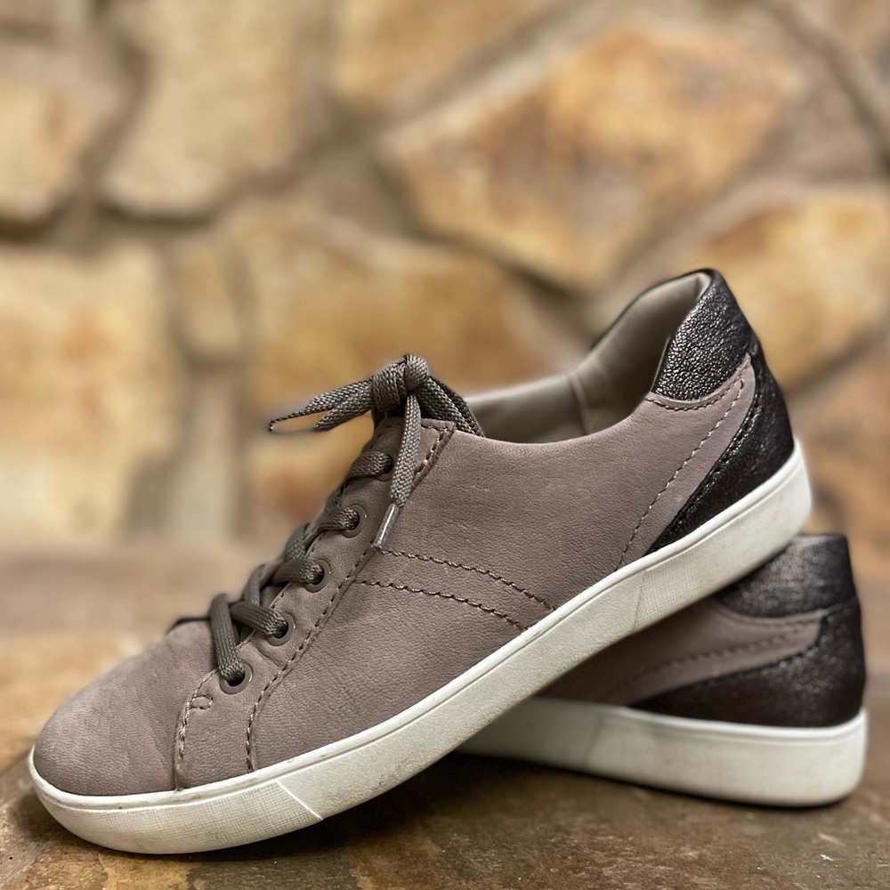 Naturalizer Morrison suede lace up sneaker